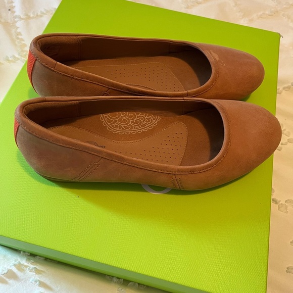 Clark’s Canebay Plain Tan Leather Flats - Picture 13 of 16